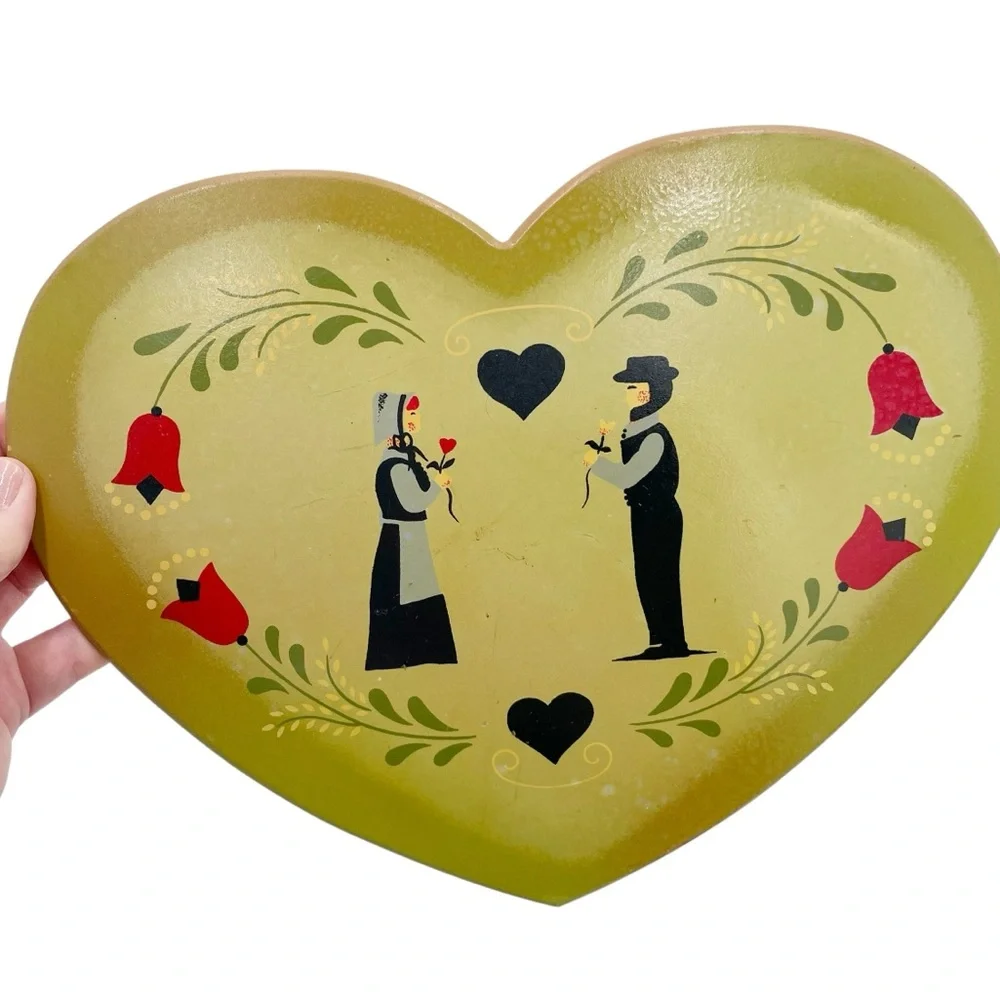 Vintage 1989 Carol Wright Pennsylvania Dutch Amish Couple Wall Art Heart Shaped